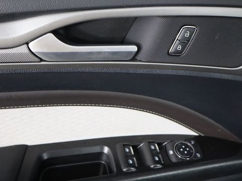 Used 2020 Ford Fusion SE w/ Equipment Group 151A image 22