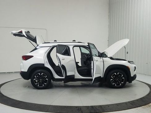 Used 2021 Chevrolet TrailBlazer LT w/ Convenience Package FWD image 16