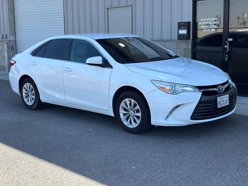 Used 2016 Toyota Camry LE FWD image 1