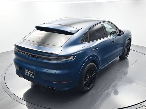 Certified 2025 Porsche Cayenne Coupe AWD/4WD image 36