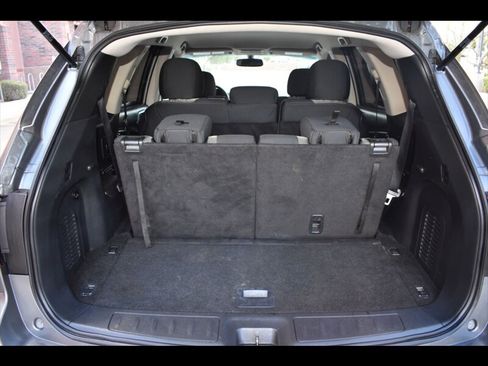 Used 2018 Nissan Pathfinder SV image 27