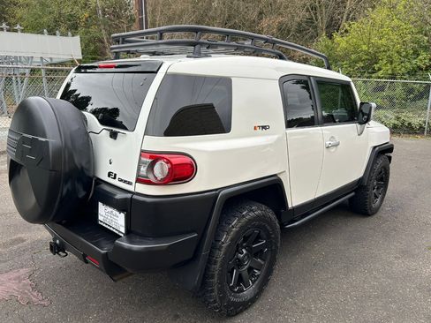 Used 2014 Toyota FJ Cruiser 4WD w/ Upgrade Package image 5