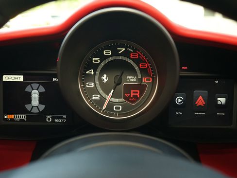 Used 2017 Ferrari 488 GTB Base image 15