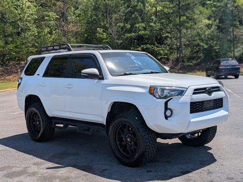 Used 2020 Toyota 4Runner SR5 Premium w/ Moonroof Package image 11