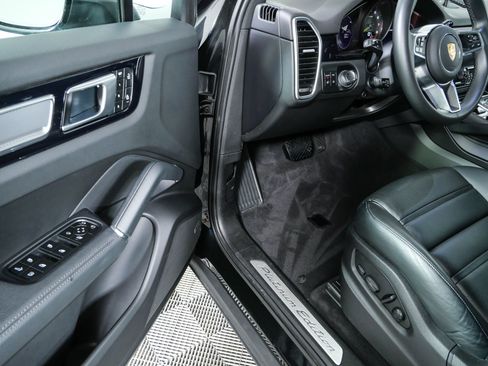 Certified 2023 Porsche Cayenne Platinum Edition AWD/4WD image 8
