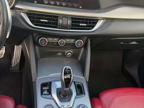 Used 2022 Alfa Romeo Stelvio Veloce AWD/4WD image 9