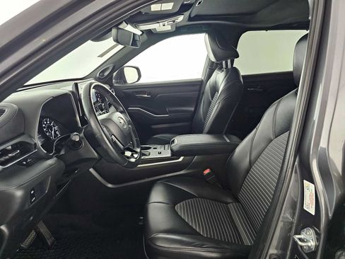 Used 2021 Toyota Highlander XSE FWD image 22