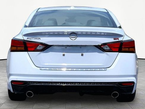 Used 2023 Nissan Altima 2.5 SR w/ SR Premium Package FWD image 6