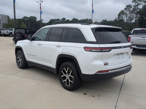 Used 2023 Jeep Grand Cherokee Limited AWD/4WD image 6