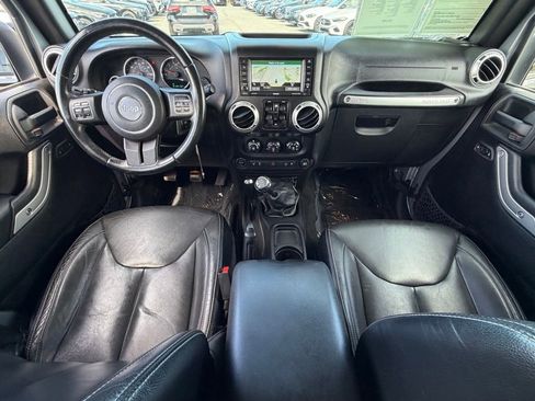 Used 2015 Jeep Wrangler Unlimited Sahara w/ Dual Top Group AWD/4WD image 28