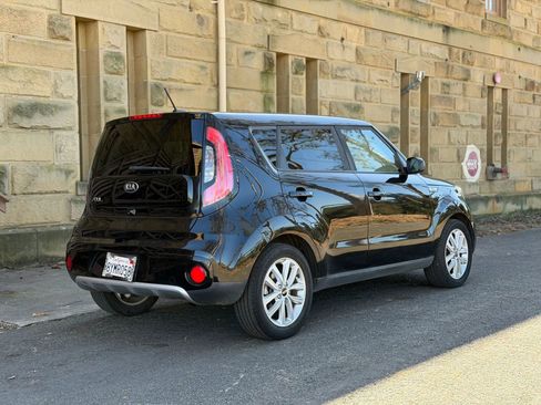 Used 2018 Kia Soul + FWD image 4