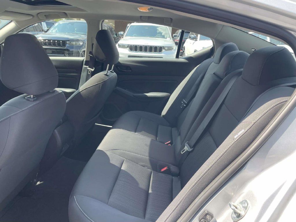 Used 2025 Nissan Altima 2.5 SV w/ SV Special Edition Package FWD image 19