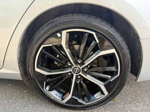 Used 2024 Nissan Altima 2.5 SR FWD image 28