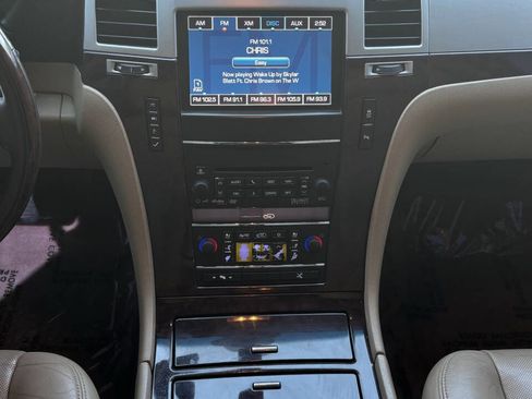 Used 2012 Cadillac Escalade Premium image 27