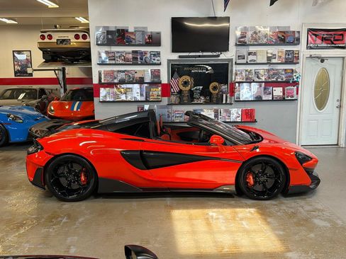 Used 2020 McLaren 600LT Spider RWD image 5