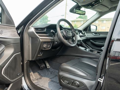 Used 2022 Jeep Grand Cherokee Limited 4xe w/ Luxury Tech Group II AWD/4WD image 14