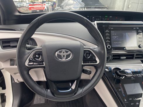 Used 2018 Toyota Mirai image 11