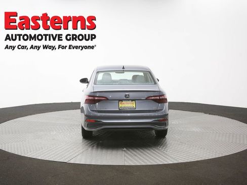 Used 2024 Volkswagen Jetta SE FWD image 33