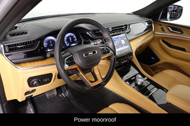 Used 2025 Jeep Grand Cherokee Summit AWD/4WD image 29