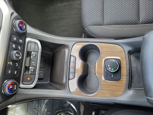 Used 2022 GMC Acadia SLE image 21