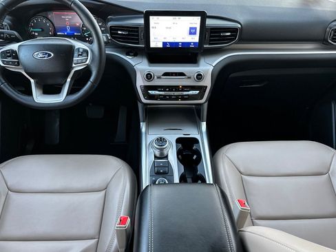 Used 2024 Ford Explorer XLT w/ Equipment Group 202A image 13