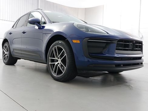 Certified 2026 Porsche Macan AWD/4WD image 9