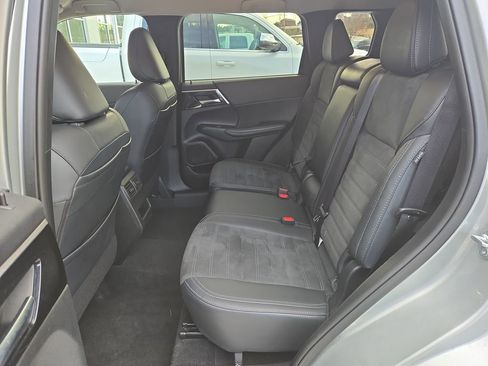 Used 2024 Mitsubishi Outlander SE image 15