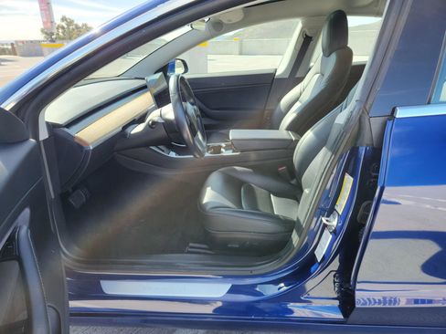 Used 2018 Tesla Model 3 Mid Range image 22