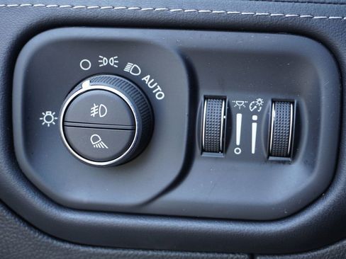 Used 2024 RAM 1500 Limited image 19