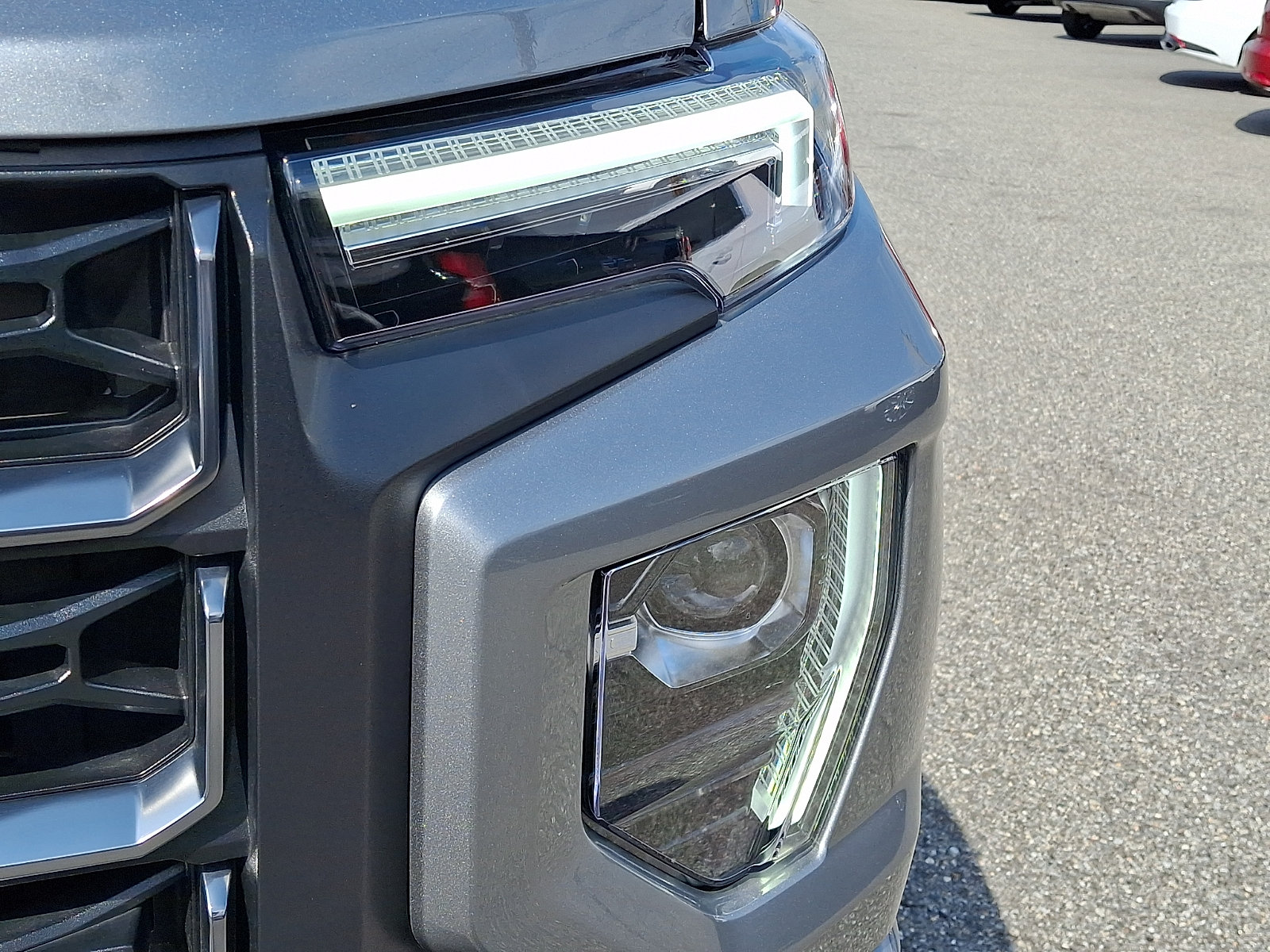 Certified 2025 GMC Canyon AT4 w/ Nightfall Edition AWD/4WD image 9
