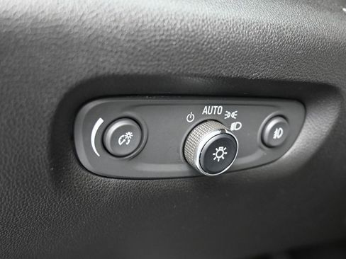 Used 2018 Chevrolet Traverse LT image 14