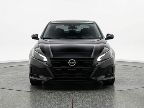 Used 2025 Nissan Altima 2.5 SV image 2