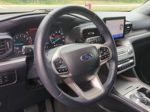Used 2023 Ford Explorer XLT AWD/4WD image 31