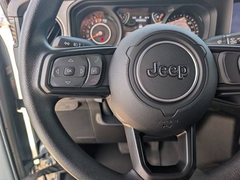 Used 2025 Jeep Gladiator Sport AWD/4WD image 13