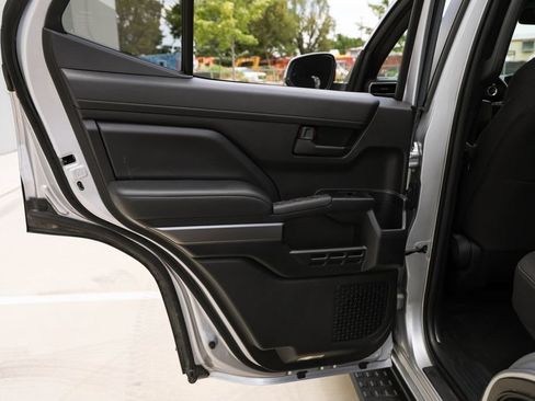 Used 2025 Toyota 4Runner SR5 AWD/4WD image 28