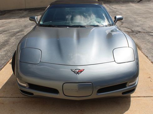 Used 2004 Chevrolet Corvette Convertible w/ Preferred Equipment Group RWD image 36