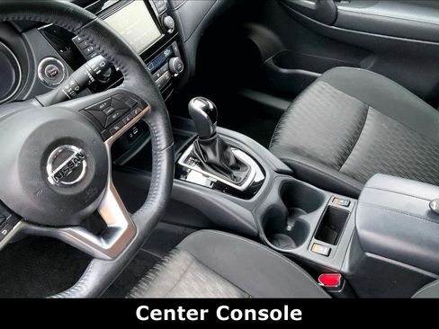 Used 2018 Nissan Rogue SV image 18