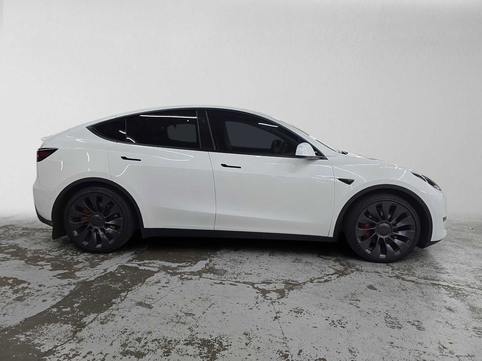 Used 2024 Tesla Model Y Performance AWD/4WD image 2