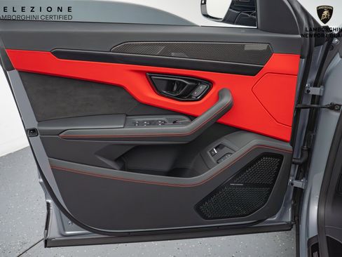 Used 2024 Lamborghini Urus S image 37