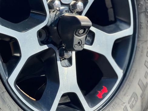 Used 2019 Jeep Wrangler Unlimited Rubicon w/ Cold Weather Group AWD/4WD image 9