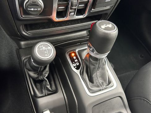 Certified 2024 Jeep Wrangler Sahara w/ Technology Group image 17