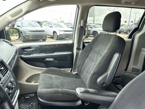 Used 2020 Dodge Grand Caravan SE w/ UConnect Hands-Free Group FWD image 15