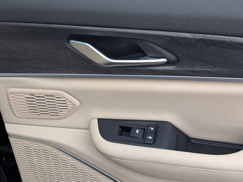 Certified 2024 Jeep Grand Cherokee Limited image 36