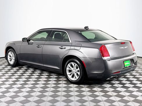 Used 2020 Chrysler 300 Touring RWD image 6