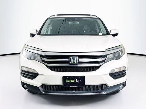 Used 2017 Honda Pilot Touring image 2