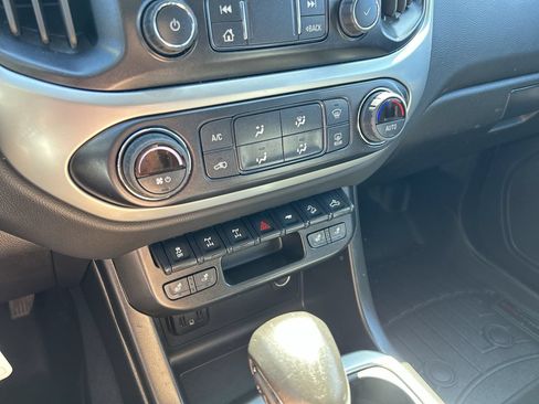 Used 2022 Chevrolet Colorado ZR2 w/ ZR2 Midnight Special Edition AWD/4WD image 29