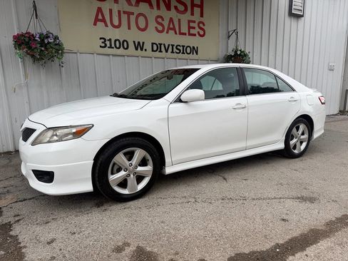 Used 2010 Toyota Camry SE FWD image 8