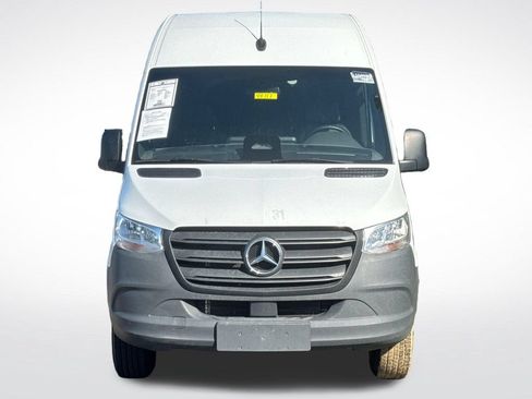 Used 2025 Mercedes-Benz Sprinter 2500 image 3
