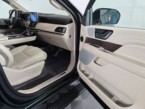 Used 2021 Lincoln Navigator Reserve w/ Luxury Package AWD/4WD image 12
