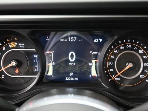 Used 2025 Jeep Wrangler Unlimited Sahara AWD/4WD image 27